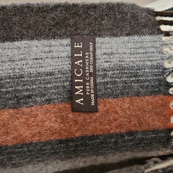 Amicale 100% Cashmere Scarf - Picture 2 of 5